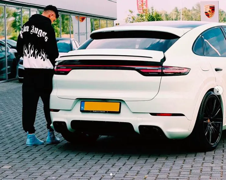 El auto que Edson Álvarez maneja en Holanda
