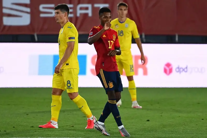 Ansu Fati celebra su gol con España - Twitter @Euro2020