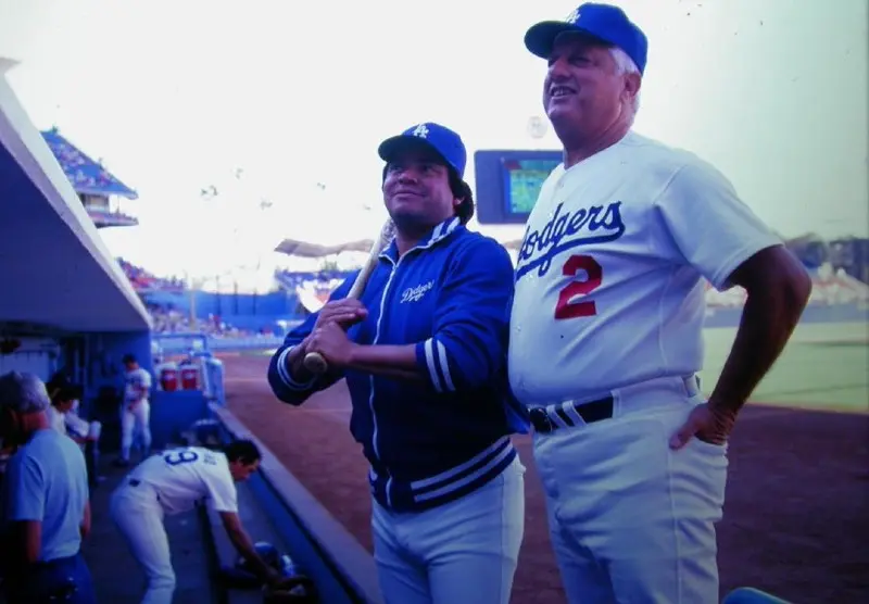 Tommy Lasorda con Fernando Valenzuela - Twitter @TommyLasorda