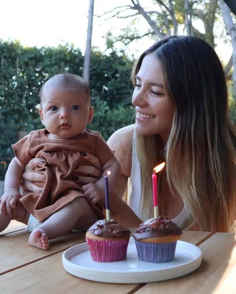 Sarah Kohan con la pequeña Nala (@sarahkohan)