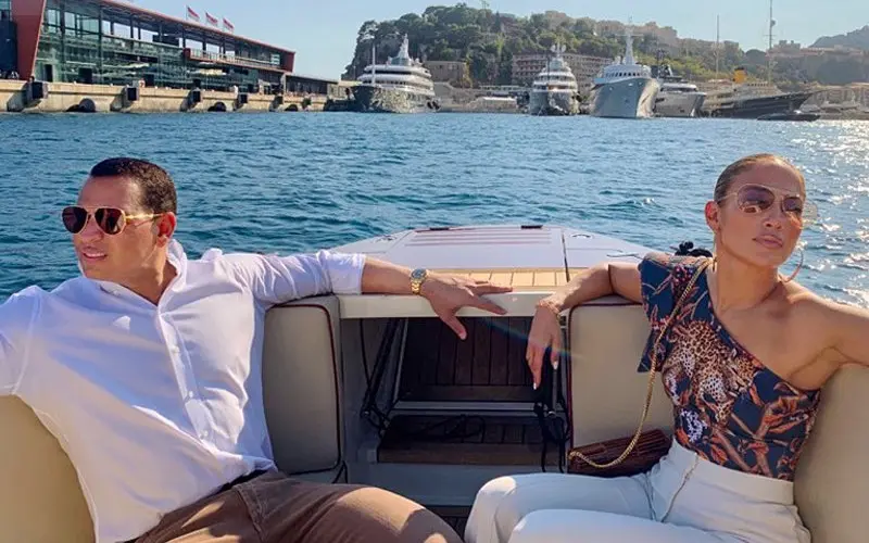 Alex Rodríguez y Jennifer López - Twitter @ARod