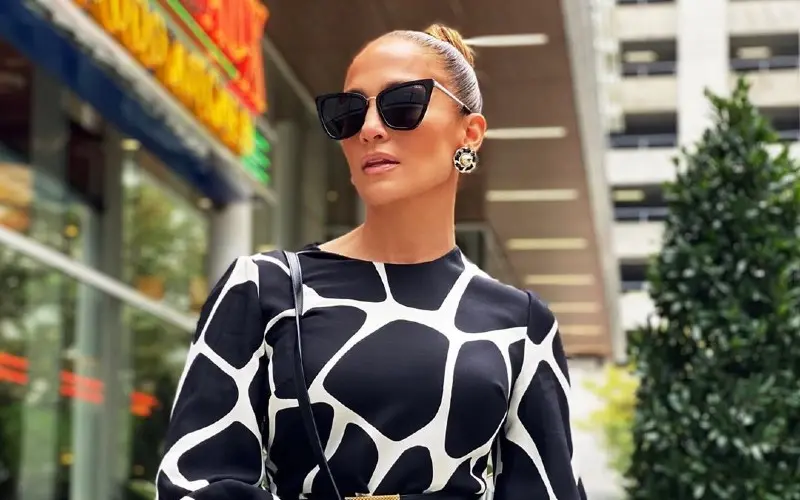 Jennifer López - Instagram @jlo