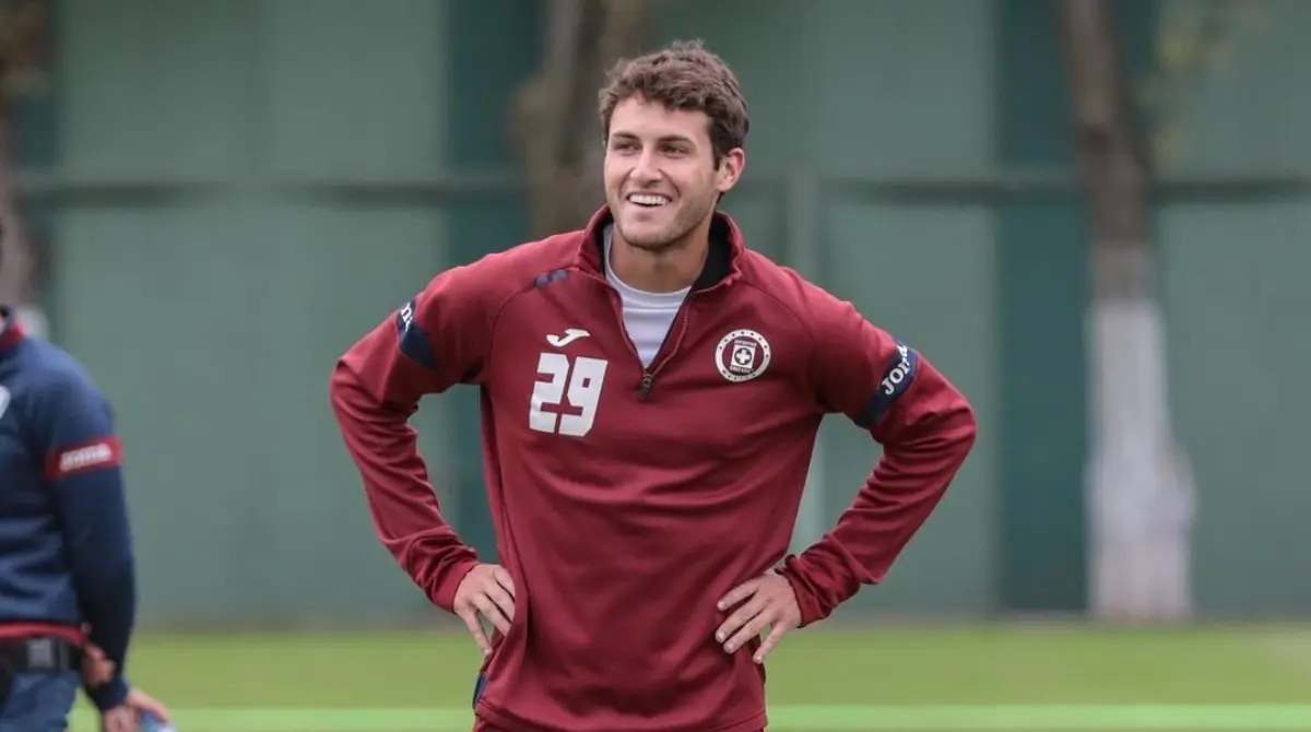 Santiago Giménez en un entrenamiento de Cruz Azul - @cruzazul