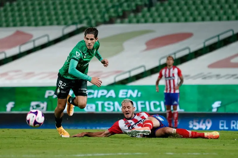 Santiago Muñoz en su debut de Liga MX con Santos - Twitter @ClubSantos