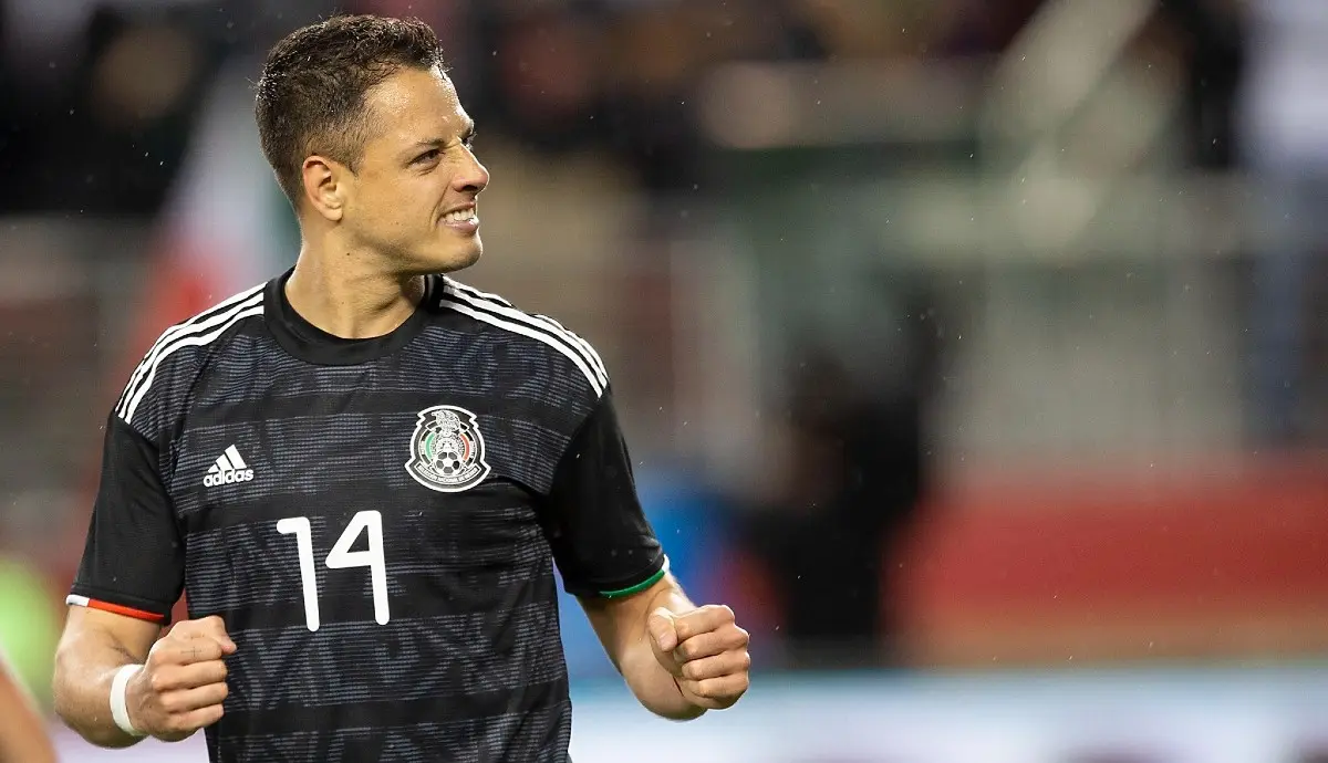 Chicharito Hernández en un partido de México