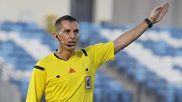 Iglesias Villanueva, árbitro español
