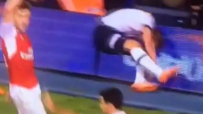Harry Kane pudo continuar el juego (YouTube)