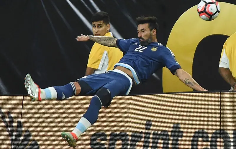 Lavezzi se luxó el codo (@ESPNmx)