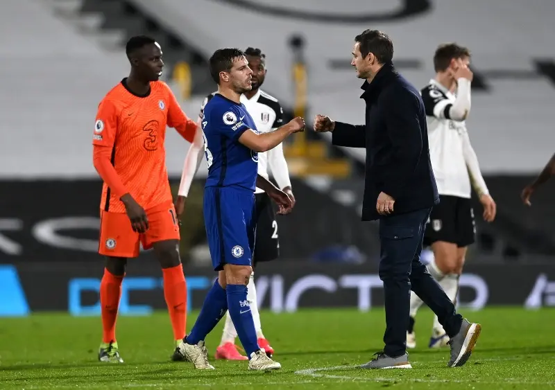 Frank Lampard y Chelsea marchan séptimos (@ChelseaFC)