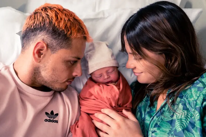 'Chicharito', Sarah Kohan y Noah (@CH14_)