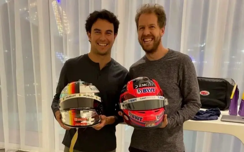 Checo Pérez y Sebastian Vettel intercambian cascos - Twitter @SChecoPerez