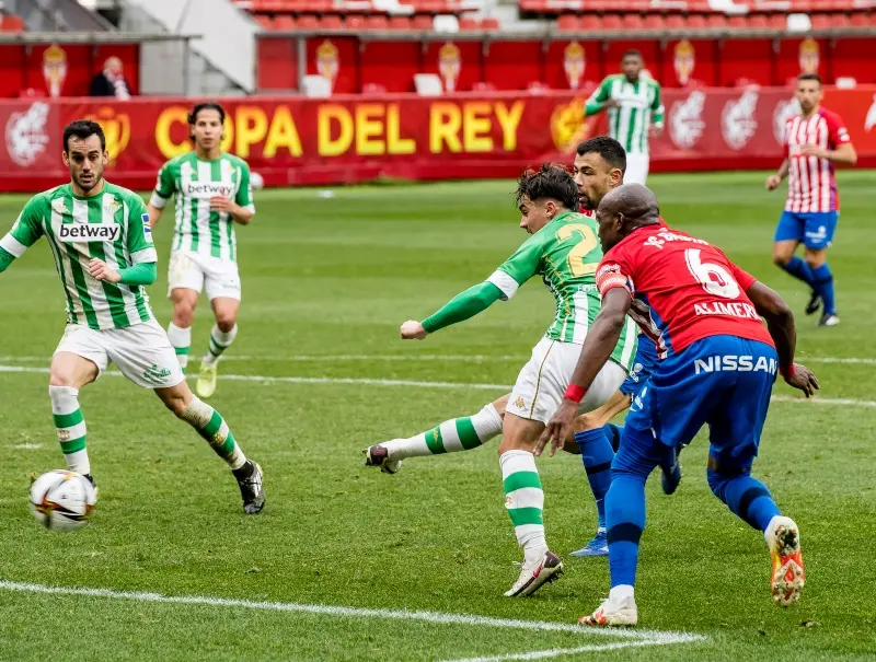 Lainez comienza a ganarse la titularidad (@RealBetisBalompie)