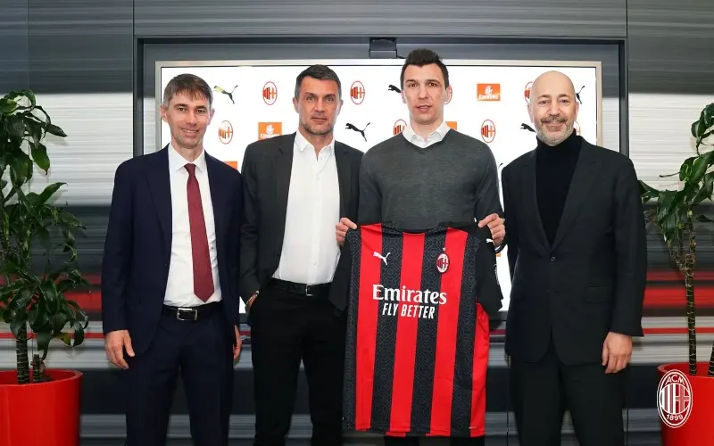 Llegó como agente libre (gratis) a Italia (@acmilan)