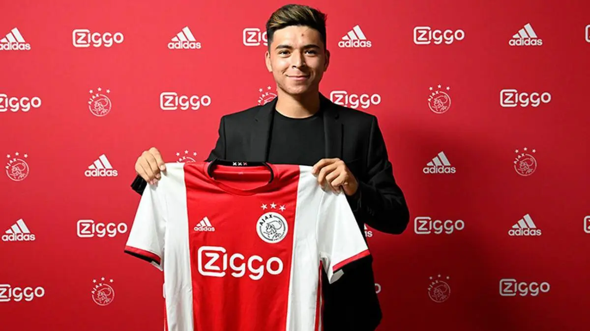 Alex Méndez en su presentación con el Ajax