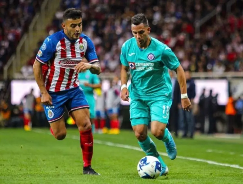 Alex Castro en el Cruz Azul vs Chivas - Instagram @alexcastro.20.94