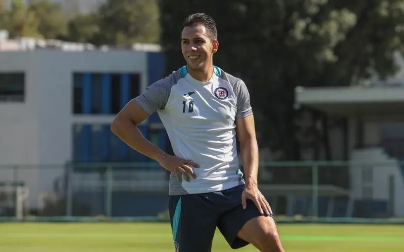 Alex Castro en un entrenamiento de Cruz Azul - Instagram @alexcastro.20.94