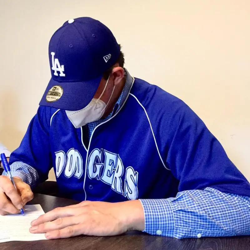 Pedro Santillán firma con los Dodgers - Twitter @AcademiaAHH