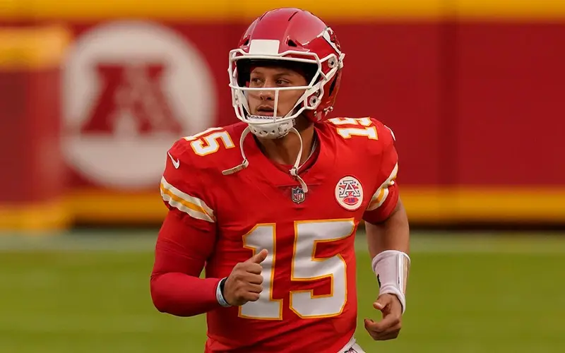 Patrick Mahomes en el Chiefs vs Browns - Twitter @AroundTheNFL