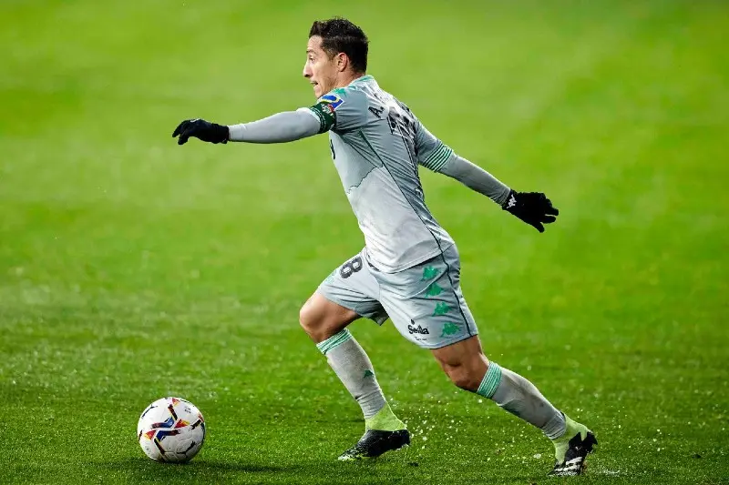 Andrés Guardado en un partido del Real Betis - Twitter @RealBetis