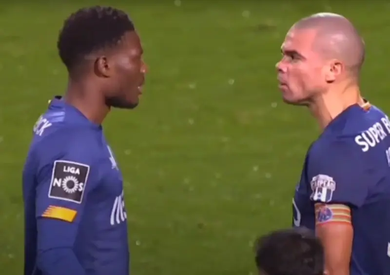 Pepe y Mamadou se enfrascaron en una pelea (YouTube: VS Sports-Liga NOS)