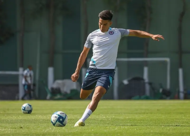 Pol Fernández en un entrenamiento de Cruz Azul - Instagram @polfernandezz