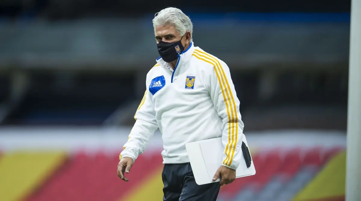 Tuca Ferretti en un partido de Tigres - Facebook TigresOficial