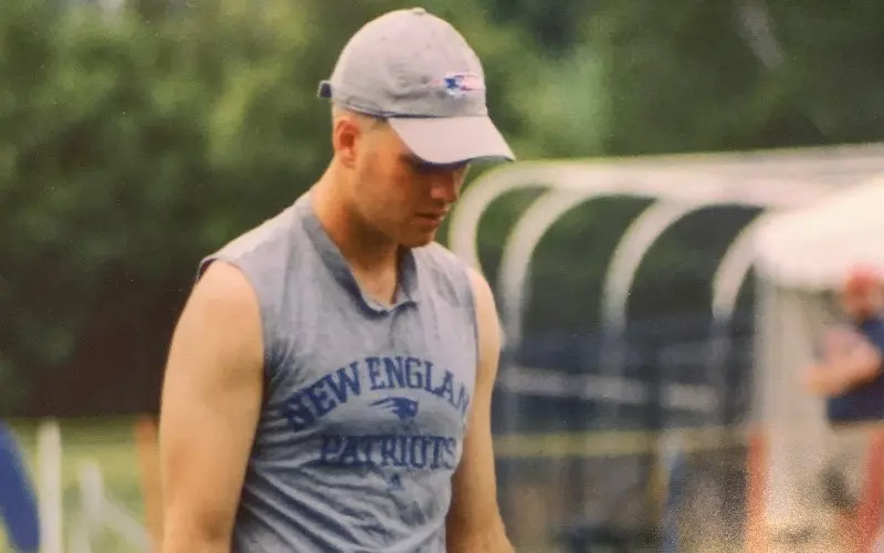 Tom Brady en un entrenamiento de los Patriots en el 2000 - Twitter @TomBrady