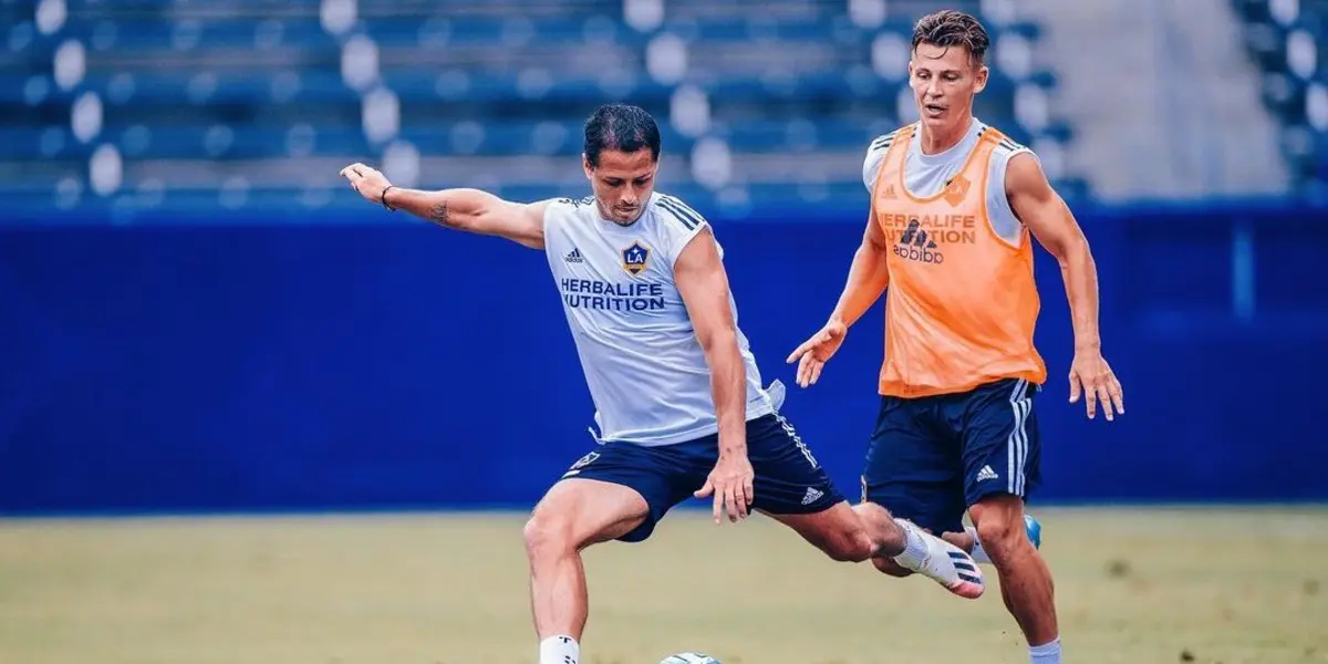 Chicharito en un entrenamiento del Galaxy - Instagram @ch14_