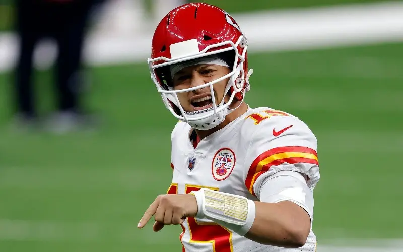 Patrick Mahomes en el Chiefs vs Saints - Twitter @AroundTheNFL