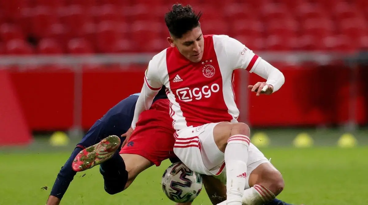 Edson Álvarez en un partido del Ajax - Twitter @EdsonAlvarez19