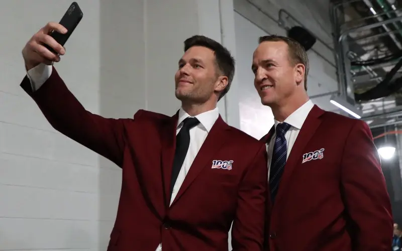 Tom Brady y Peyton Manning en el Super Bowl 54 - Twitter @NFL