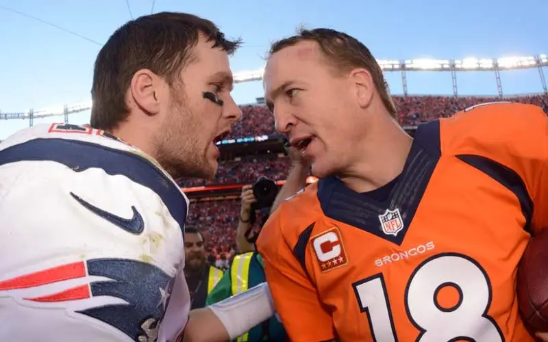 Tom Brady y Peyton Manning en el después de un partido - Twitter @NFL