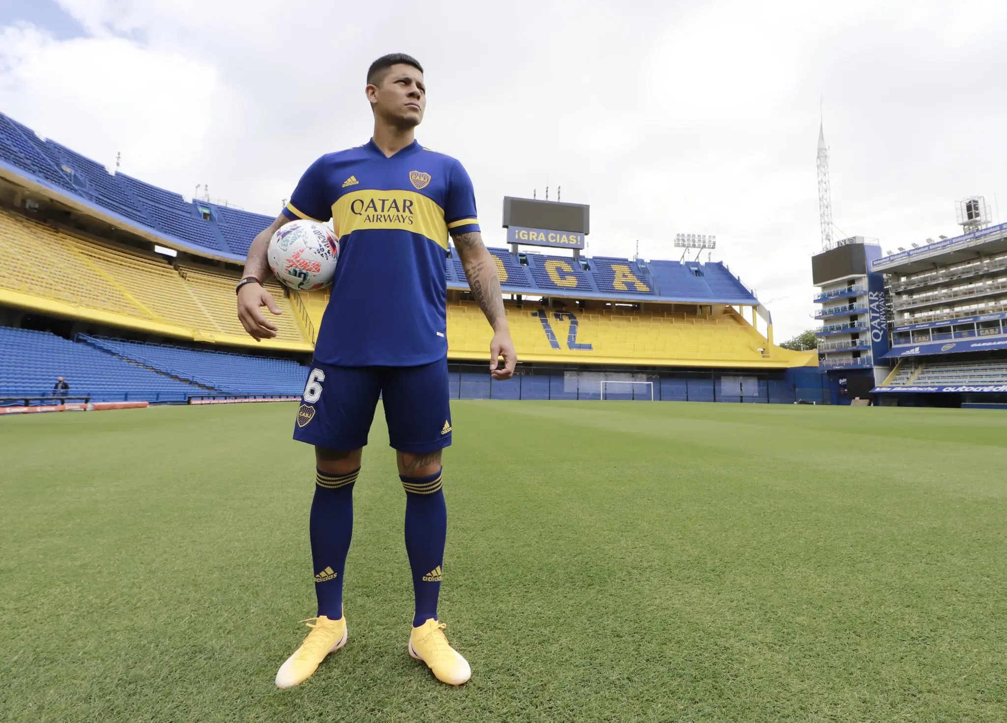 Marcos Rojo en su llegada a La Bombonera