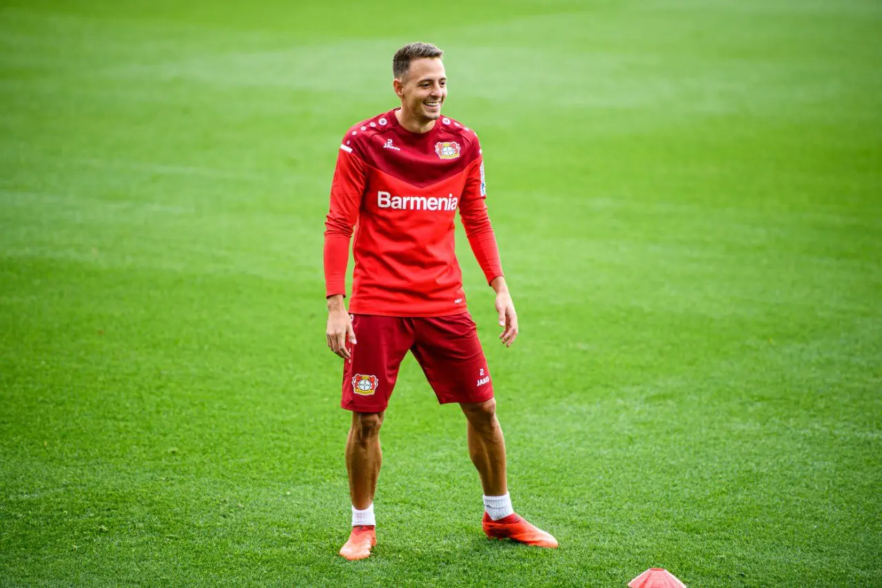 Santiago Arias en una práctica del Leverkusen