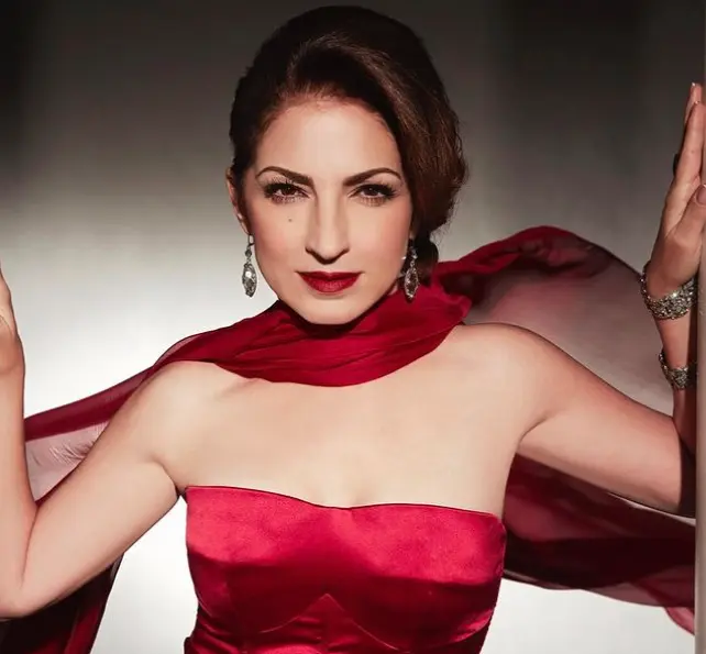 Instagram @gloriaestefan