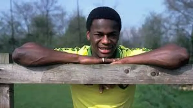 Fashanu solía frecuentar bares gay (@netflix)