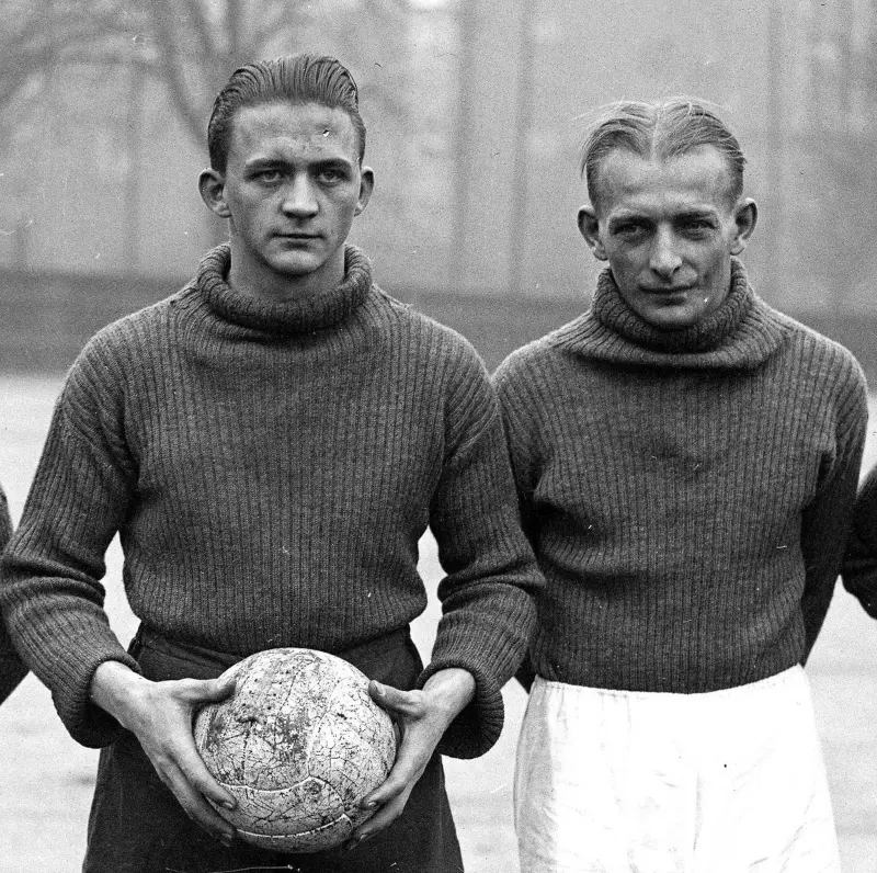 Sindelar -con el balón- fue perseguido político (FIFA.com)