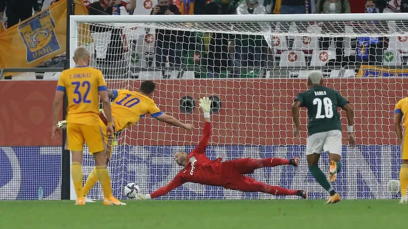 Gignac anotó un histórico penal (@clubtigresoficial)