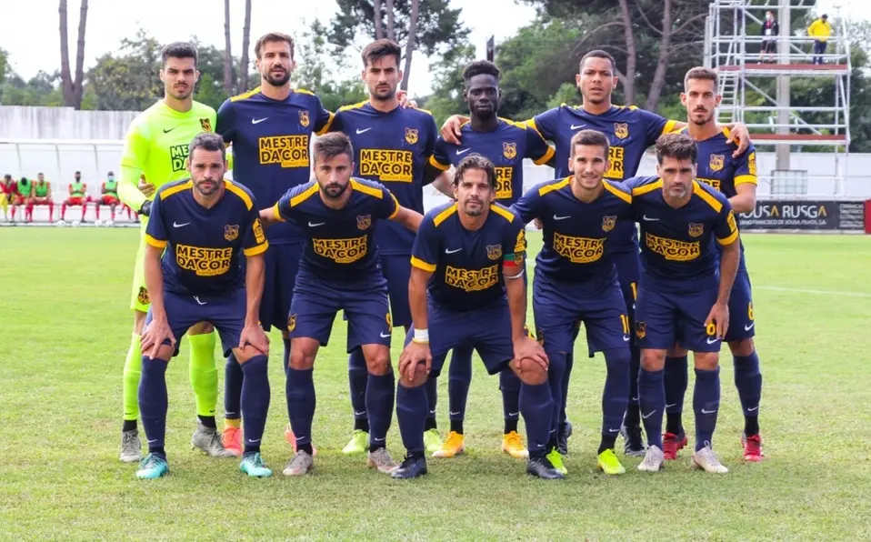 Los jugadores del Lusitana de Lourosa previo a un partido - @lusitaniadelourosafc