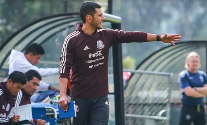 'Jimmy' Lozano en un juego del Tri Sub-23
