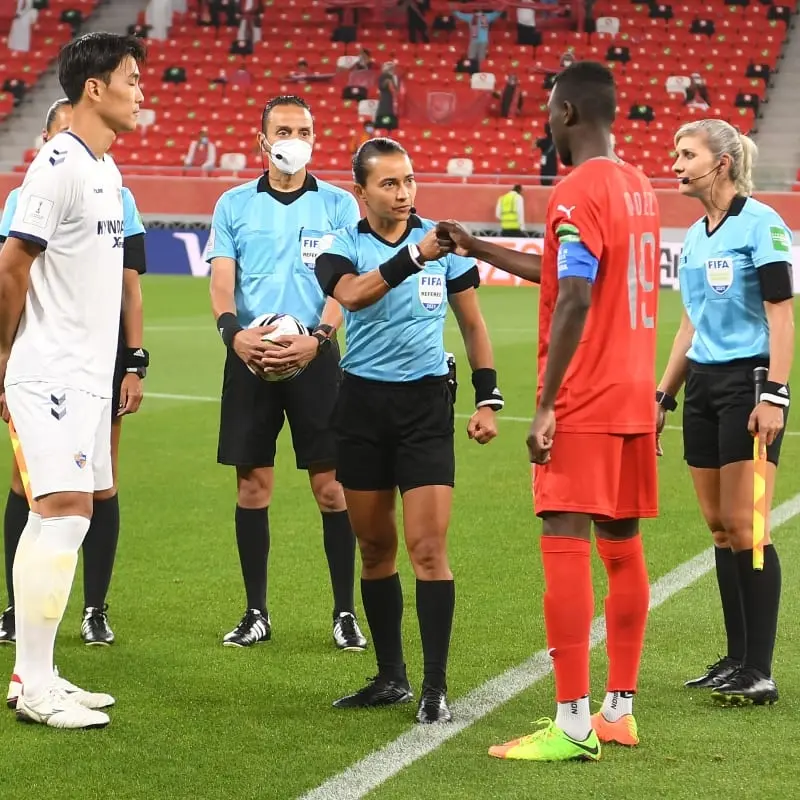 Ulsan vs Al Duhail, primer duelo con árbitras (FIFA.com)