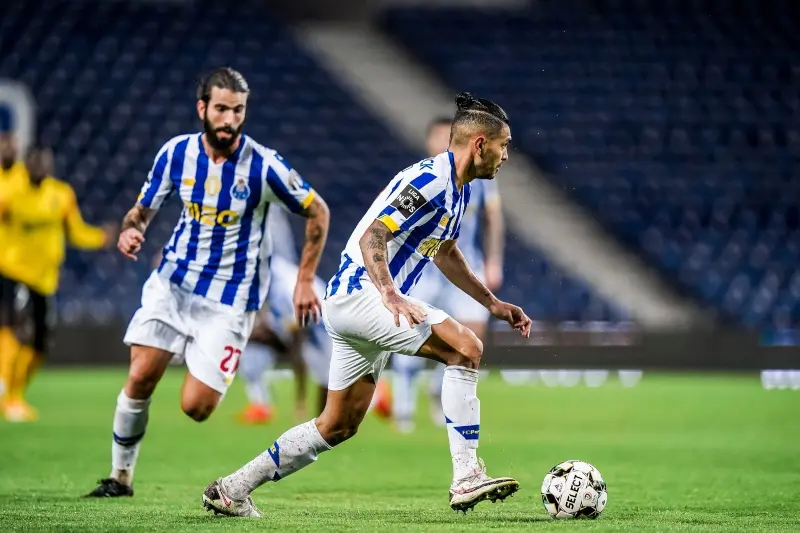 'Tecatito' Corona en un juego de la Liga NOS (FB: FC Porto)