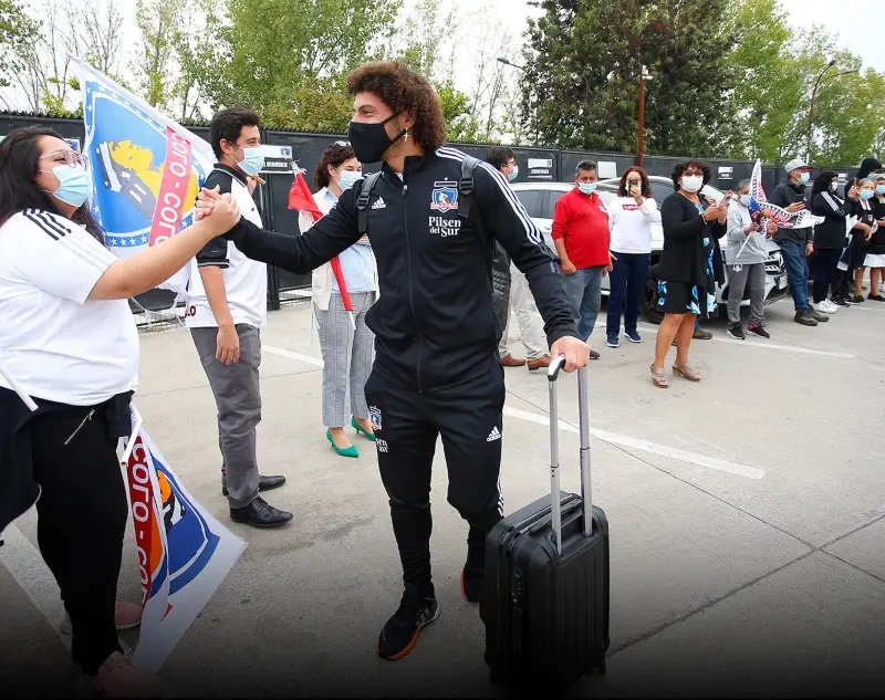 Un grupo de aficionados tuvo una actitud más amable (FB: Colo-Colo)