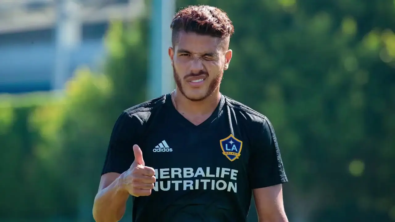 Jonathan Dos Santos en un entrenamiento del Galaxy - YT Galaxy