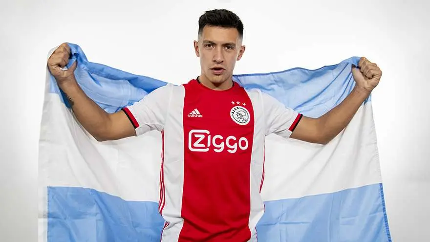 Lisandro Martínez en su presentación con Ajax - @AFCAJAX