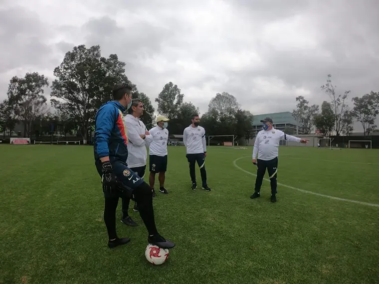Miguel el 'Piojo' Herrera en el entrenamiento del Club América - Twitter (@MiguelHerreraDT)