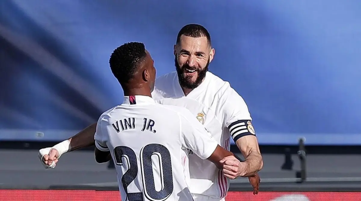 Vinicius y Benzema celebran un gol - @realmadrid