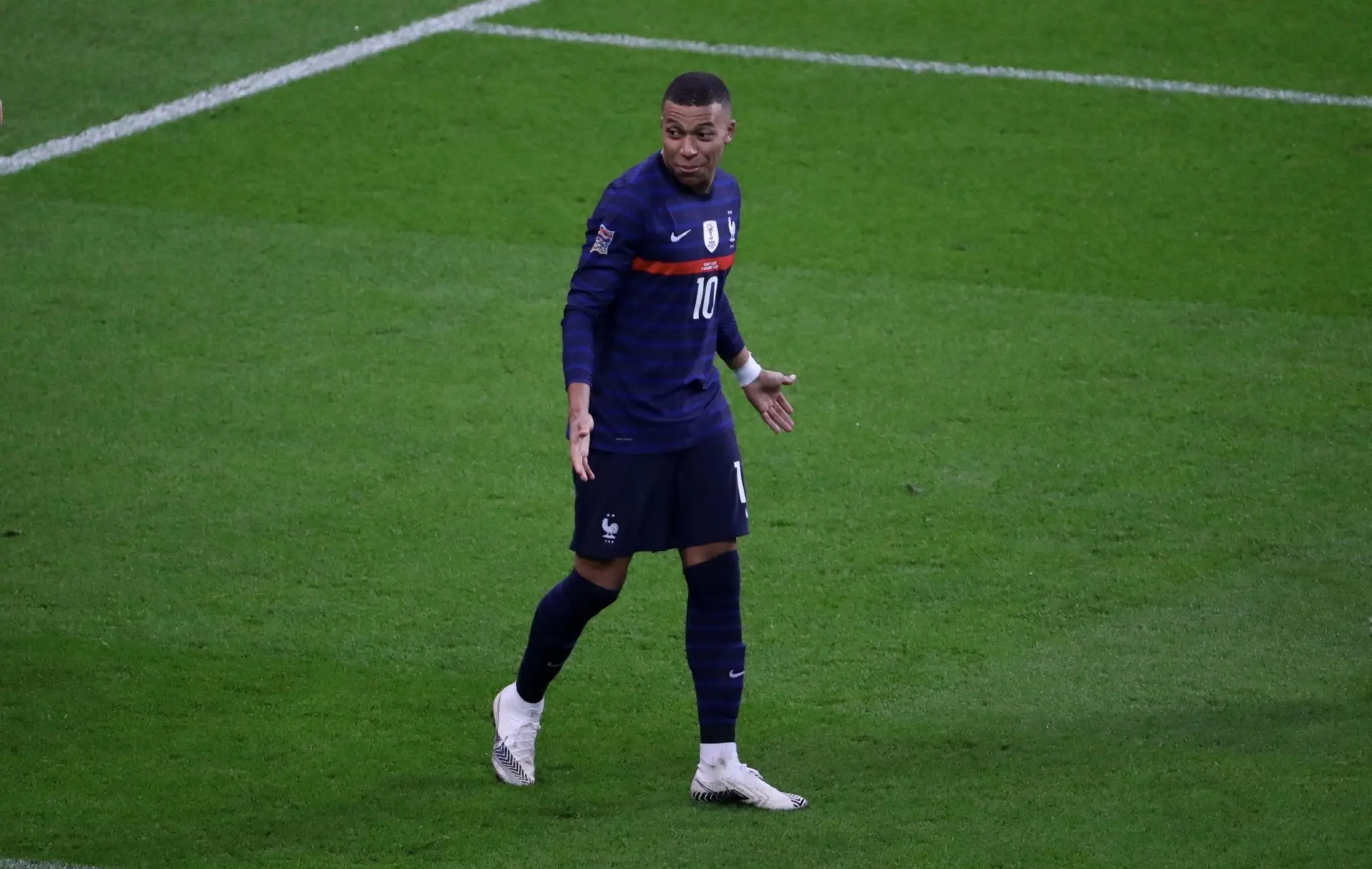 Kylian Mbappé, en el campo de juego con la Selección de Francia - Twitter (@KMbappe)