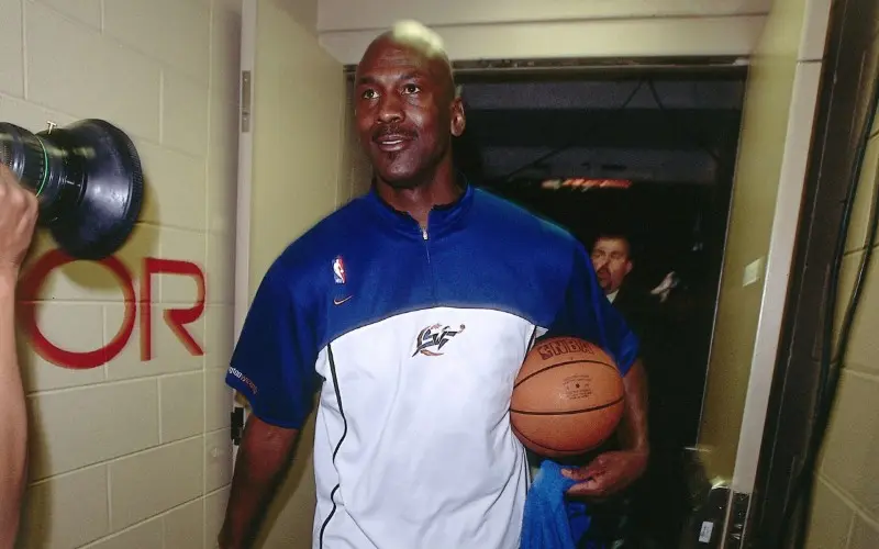 Michael Jordan previo a su último partido de su carrera con los Washington Wizards - Twitter @NBAHistory