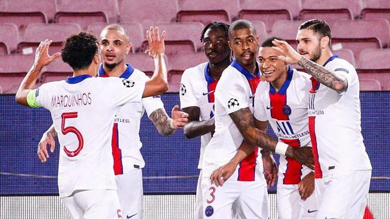 Jugadores del PSG festejan su gol en contra del Barcelona - Twitter (@PSG_Espanol)